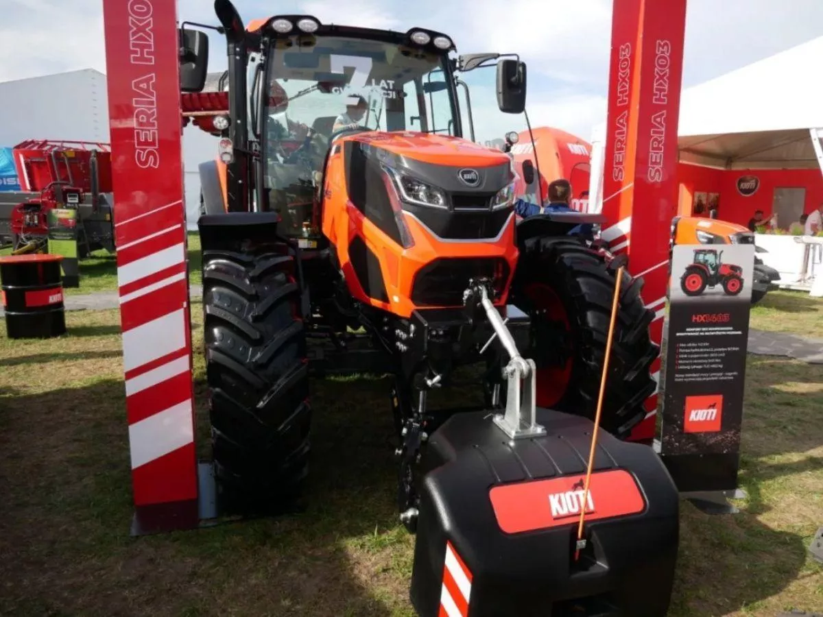 Nowy Kioti HX 1403. Luksusowy ciągnik w zaskakującej cenie