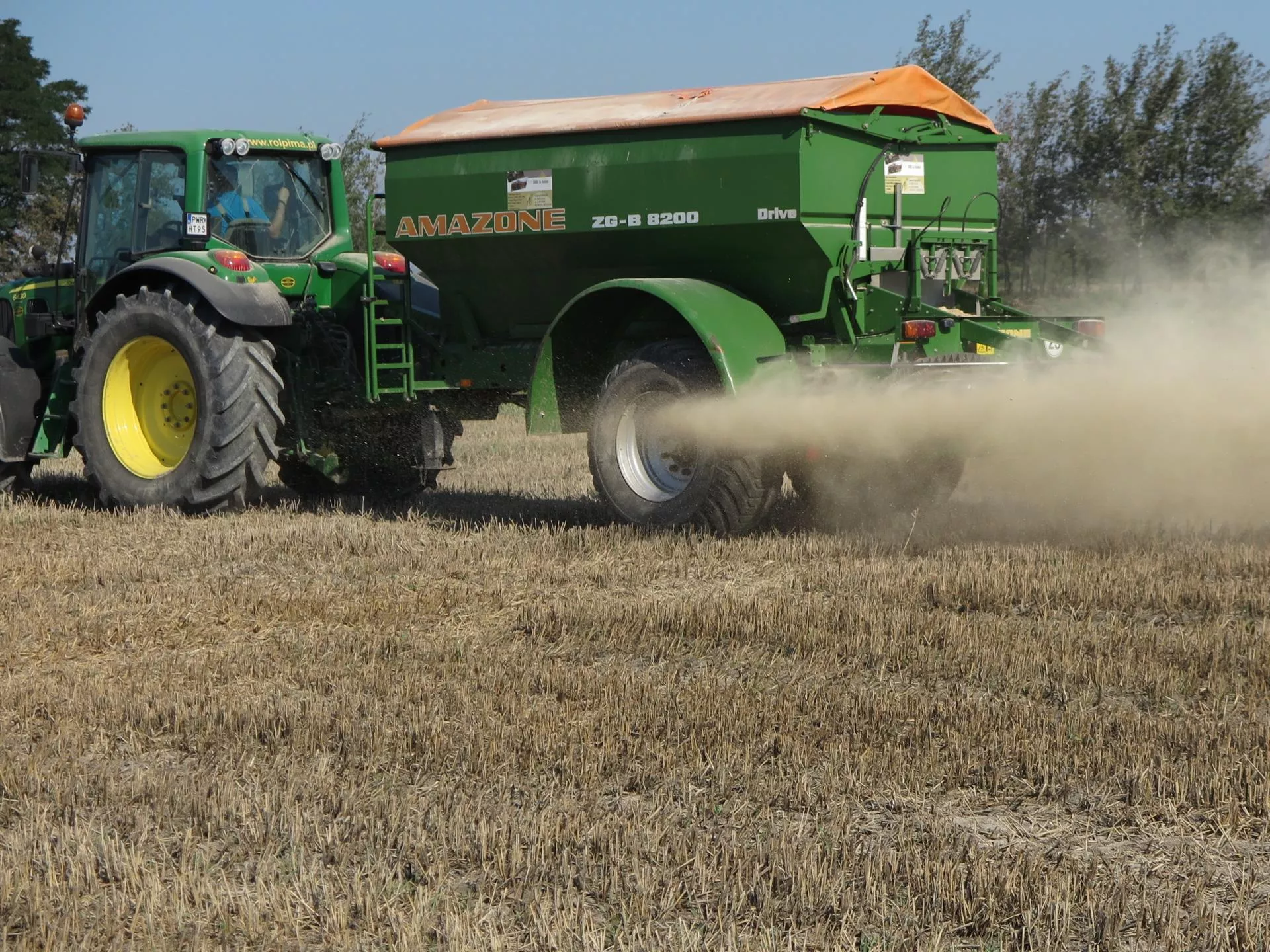 Ceny usług rolniczych październik 2025: ile kosztuje koszenie kukurydzy i orka?