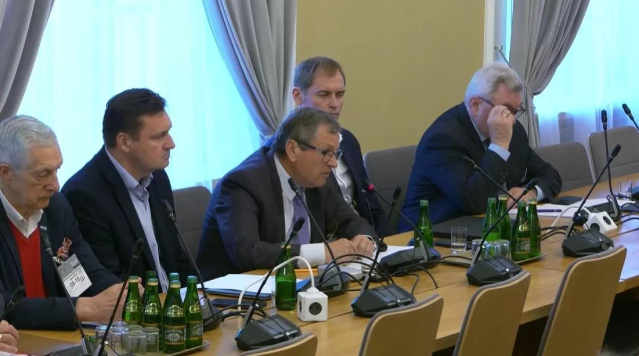 Władysław Kołodziej, prezes Regionalnego Związku Spółdzielni Produkcji Rolnej w Rzeszowie w trakcie posiedzenia sejmowej komisji rolnictwa