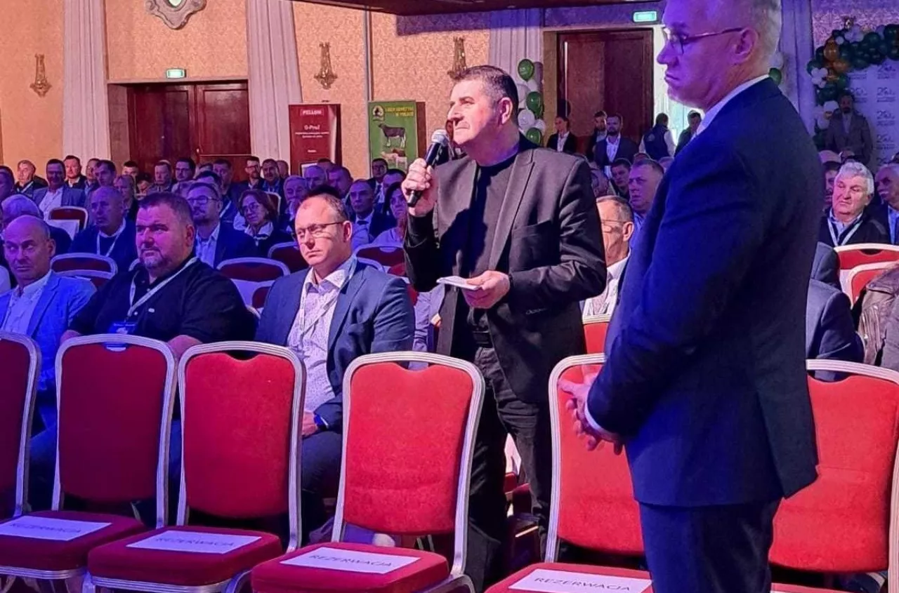 Ceny mleka lecą w dół. Rolnicy ostrzegają: lepiej już było