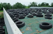 Pryzma przykryta oponami