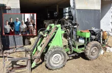 Tanio i sprytnie. Rolnicy z Łódzkiego sami zbudowali miniładowarkę