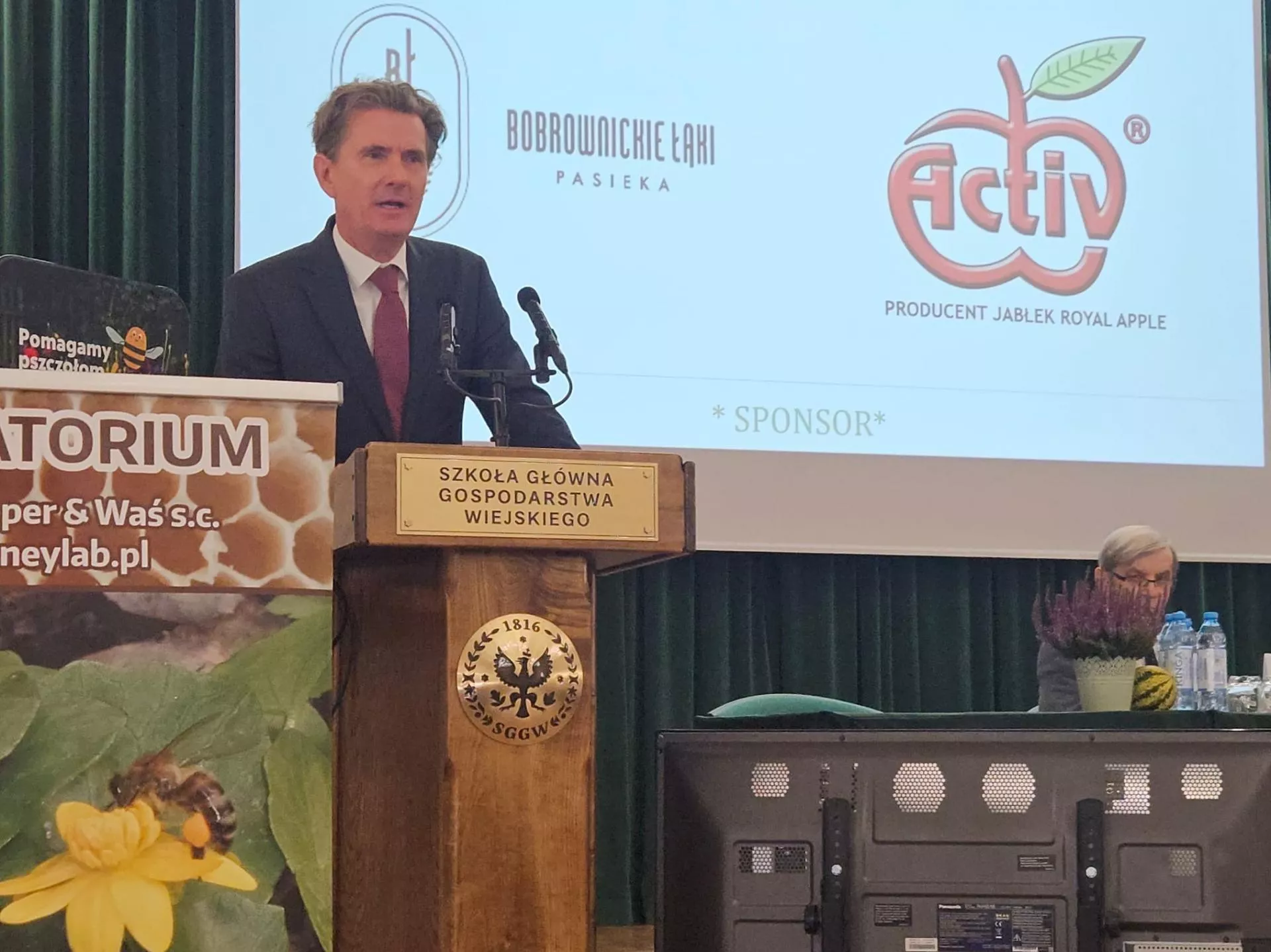 Jak KRUS wspiera polskich pszczelarzy?