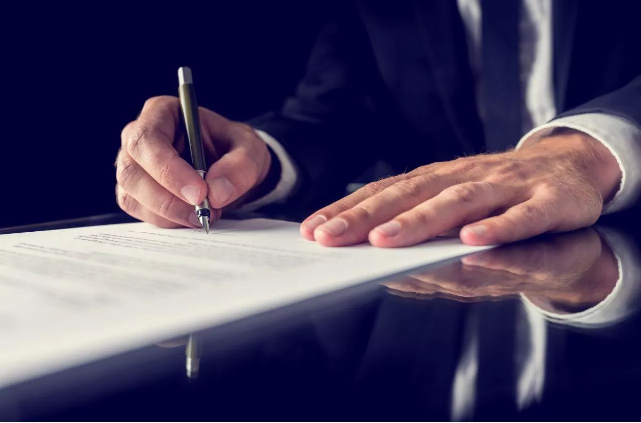 Rolnik podarł testament. Czy syn straci gospodarstwo?