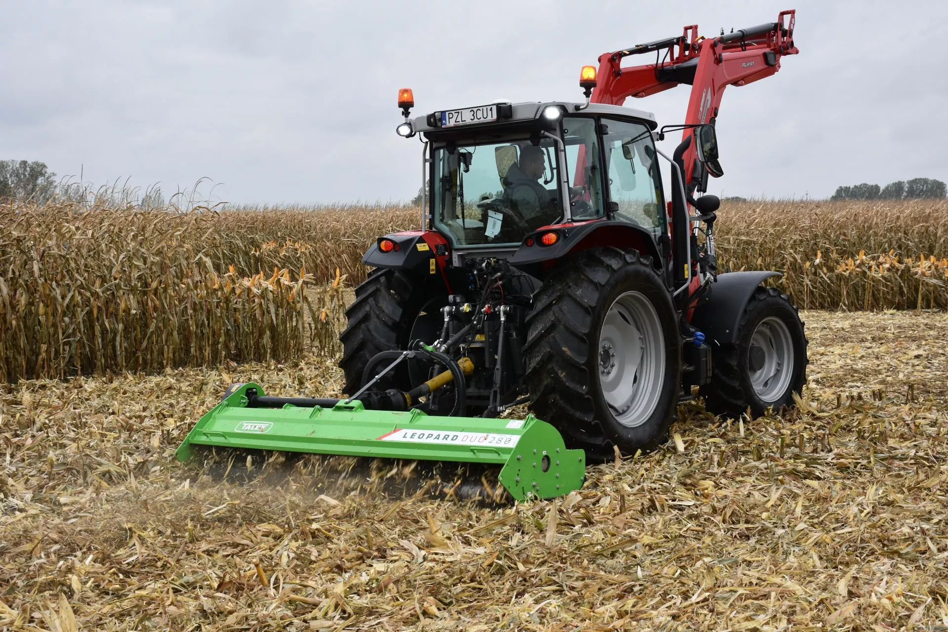 Jeden przejazd i po sprawie. Nowe maszyny pokazały, co potrafią na polu