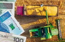 ciągnik rolniczy i kombajn