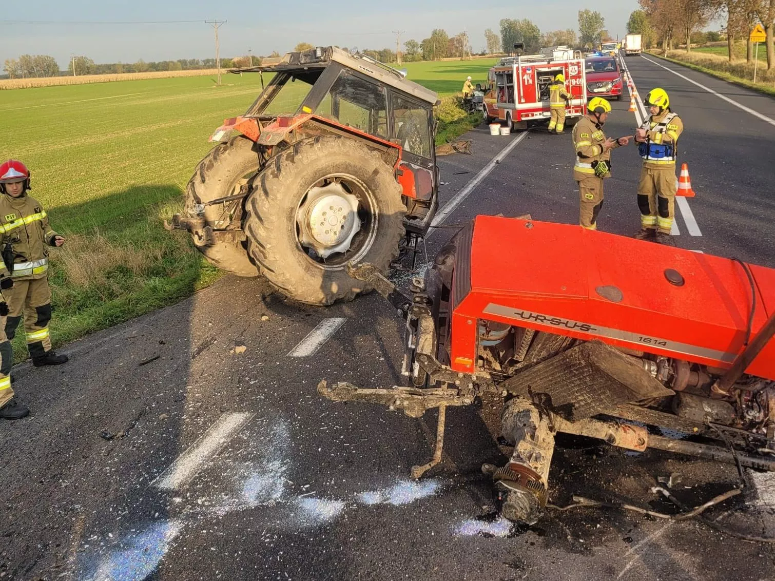 Ursus złamał się w pół po zderzeniu z BMW