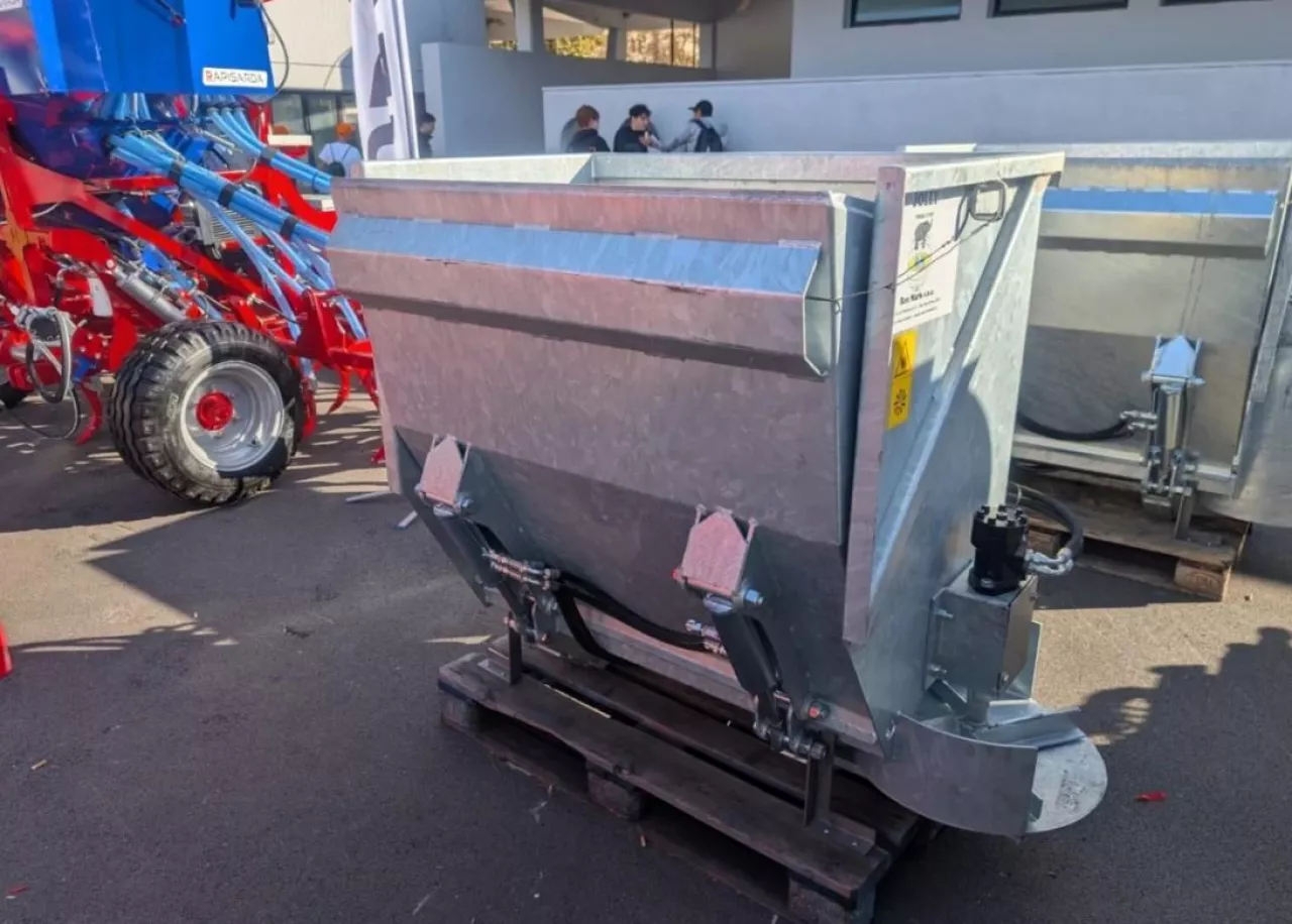 Ścielarka, rozrzutnik i podajnik w jednym. RenMark Jolly zaskakuje możliwościami