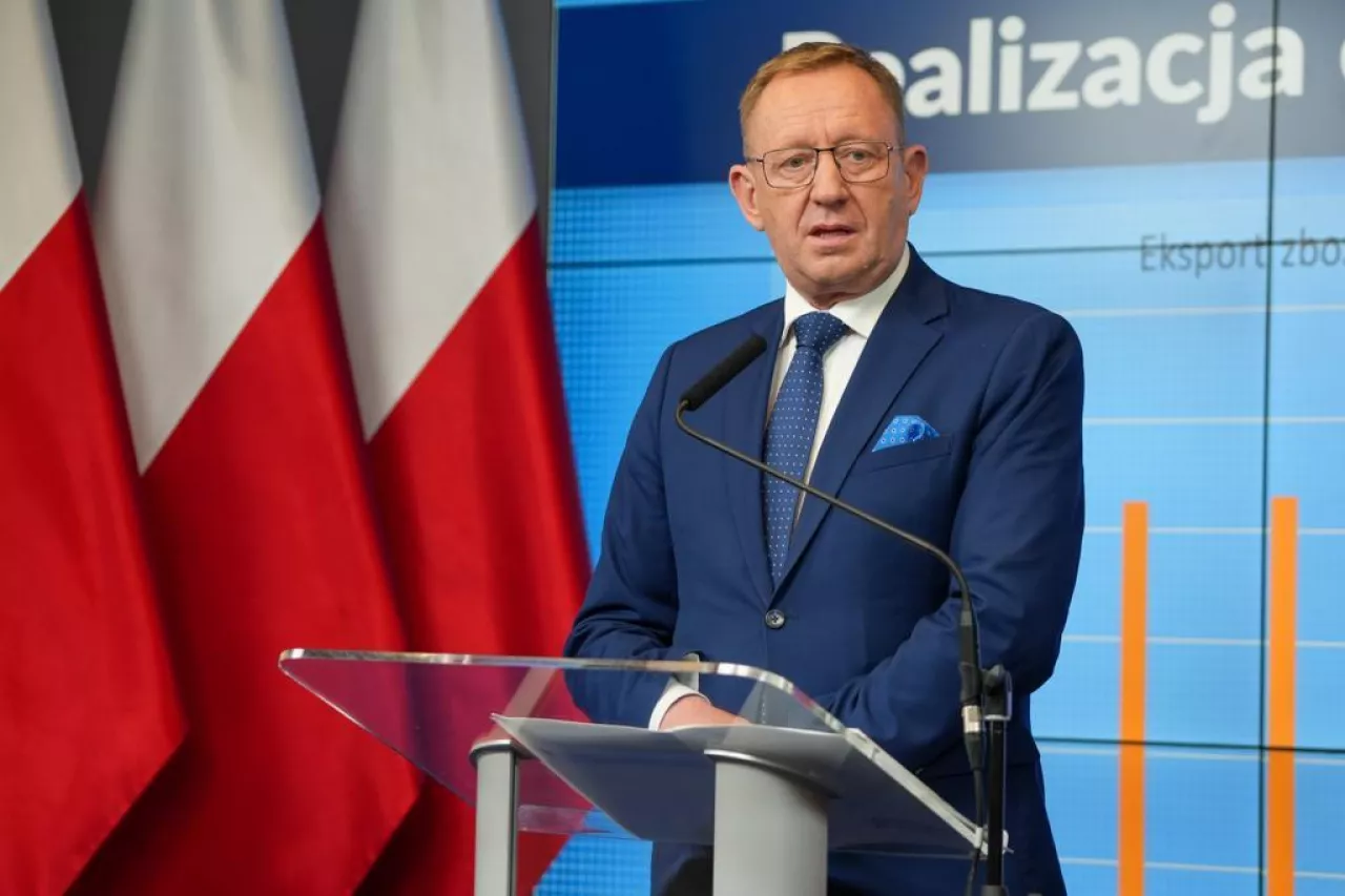Robert Telus podkreślił, że nawet gdyby się nie udało przekonać Komisji Europejskiej do przedłużenia zakazu importu ukraińskiego ziarna to Polska, Węgry i prawdopodobnie Słowacja nie zamierzają otworzyć granic. 