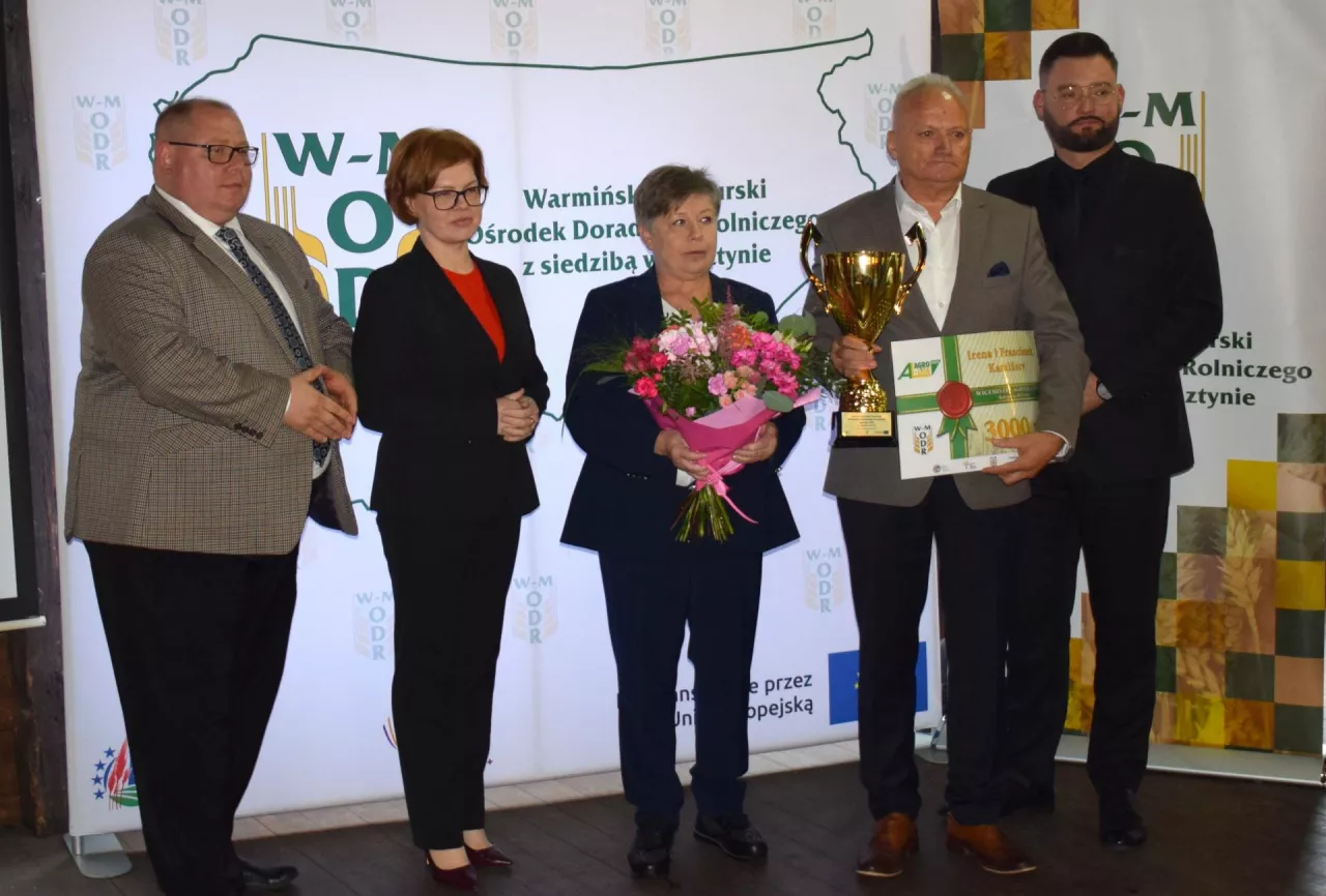 Wicemistrzowie AgroLigi 2025 w kategorii Rolnik – rodzinne gospodarstwo państwa Kamińskich z miejscowości Krzykały, prowadzone przez Irenę i Franciszka Kamińskich wraz z trzema synami i ich żonami