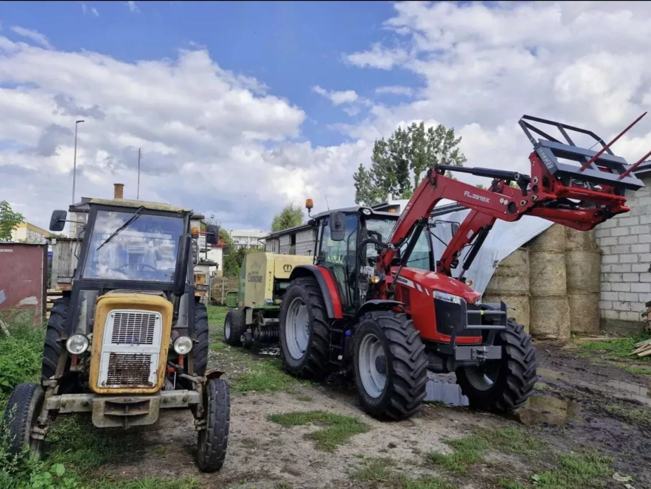 Z podwórka gospodarstwa bohatera naszego reportażu już dziś widać bloki, niebawem stanąć mogą one jeszcze bliżej 