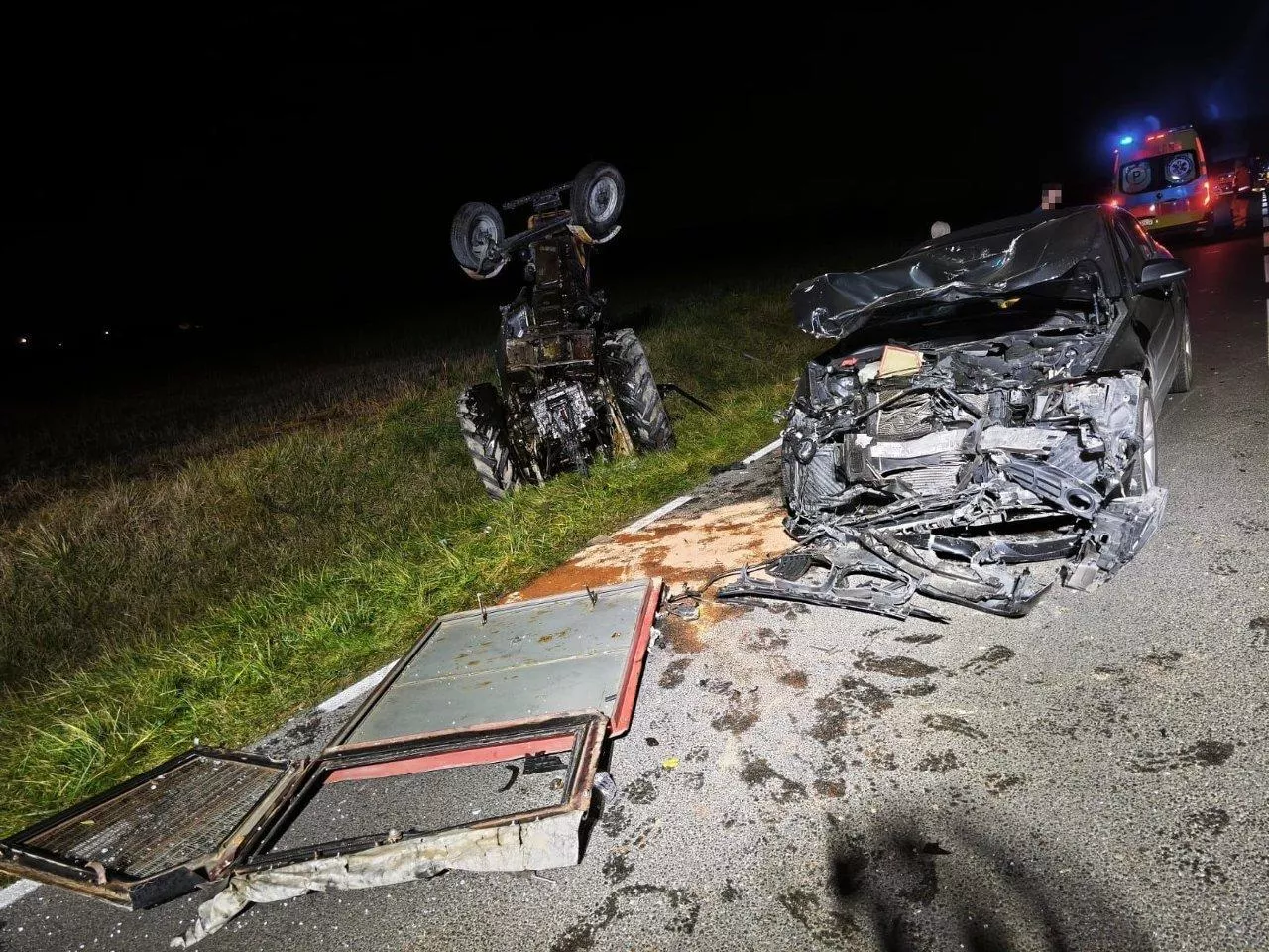 BMW uderzyło w ciągnik. Ursus stanął dęba