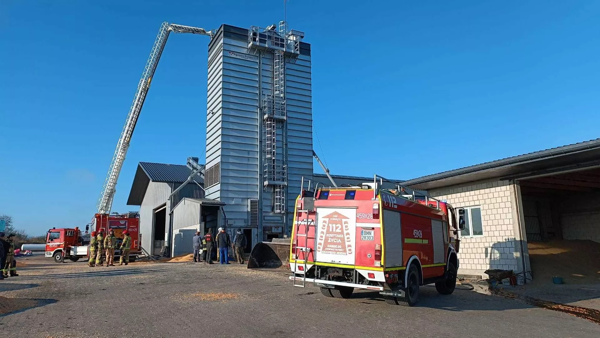 Setki ton kukurydzy zniszczone. Palą się suszarnie na Podlasiu