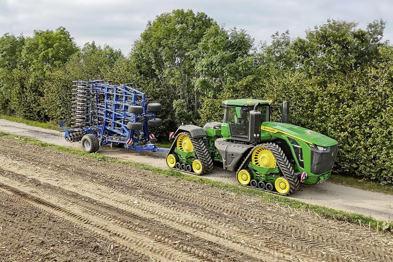 raport z pracy ciągnikiem John Deere 9RX 830