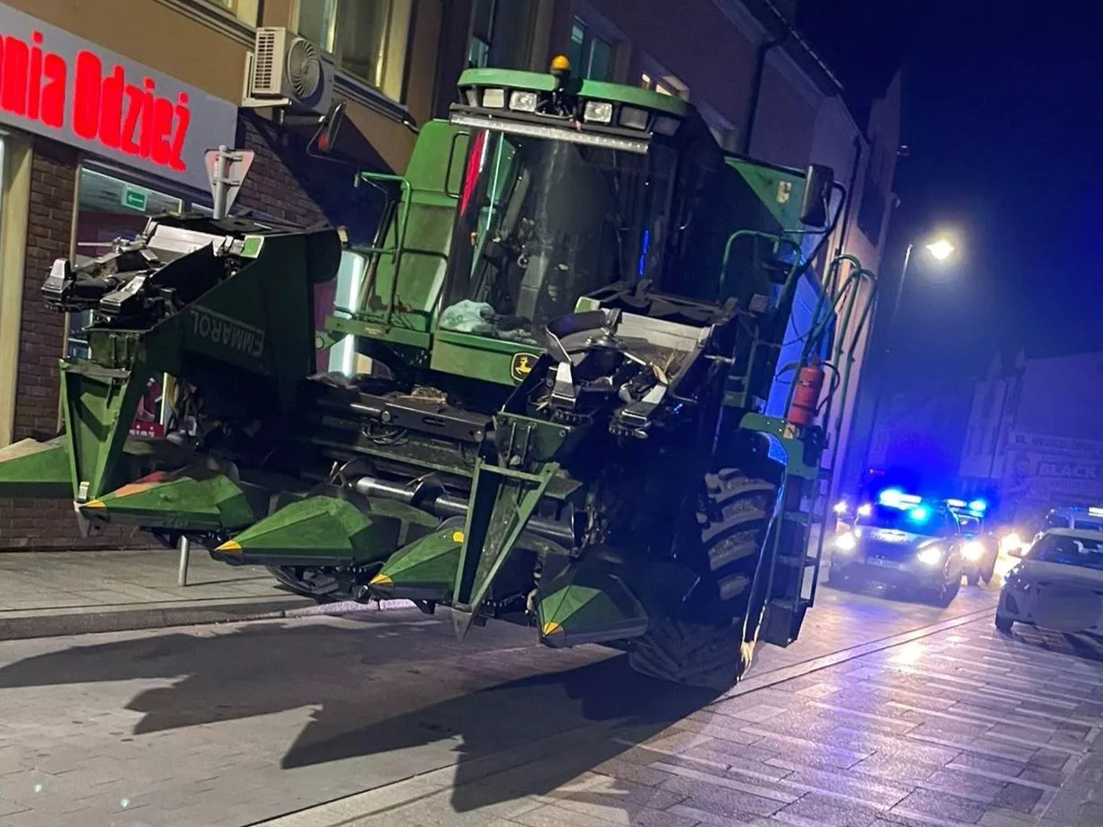 Wjechał kombajnem, gdzie nie powinien. Jak 27-latek tłumaczył się policji?