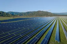 Jak przygotować grunt pod farmę fotowoltaiczną, żeby ułatwiał utrzymanie farmy?