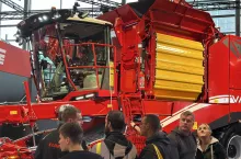 Nowy kombajn Grimme Varitron 470 XL zaskakuje. Pomieści aż 11 ton ziemniaków