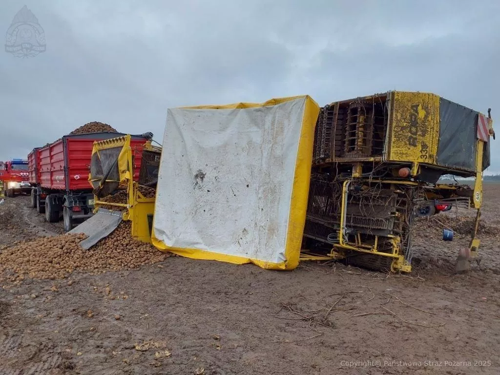 Uwięzieni w kombajnie. Wypadek przy zbiorze ziemniaków