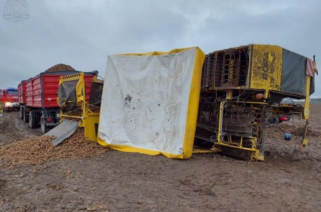 Uwięzieni w kombajnie. Wypadek przy zbiorze ziemniaków