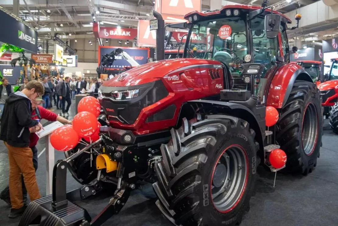 Ciągnik z Turcji Basak zaskakuje wyposażeniem. 155 KM i amortyzacja jak w klasie premium