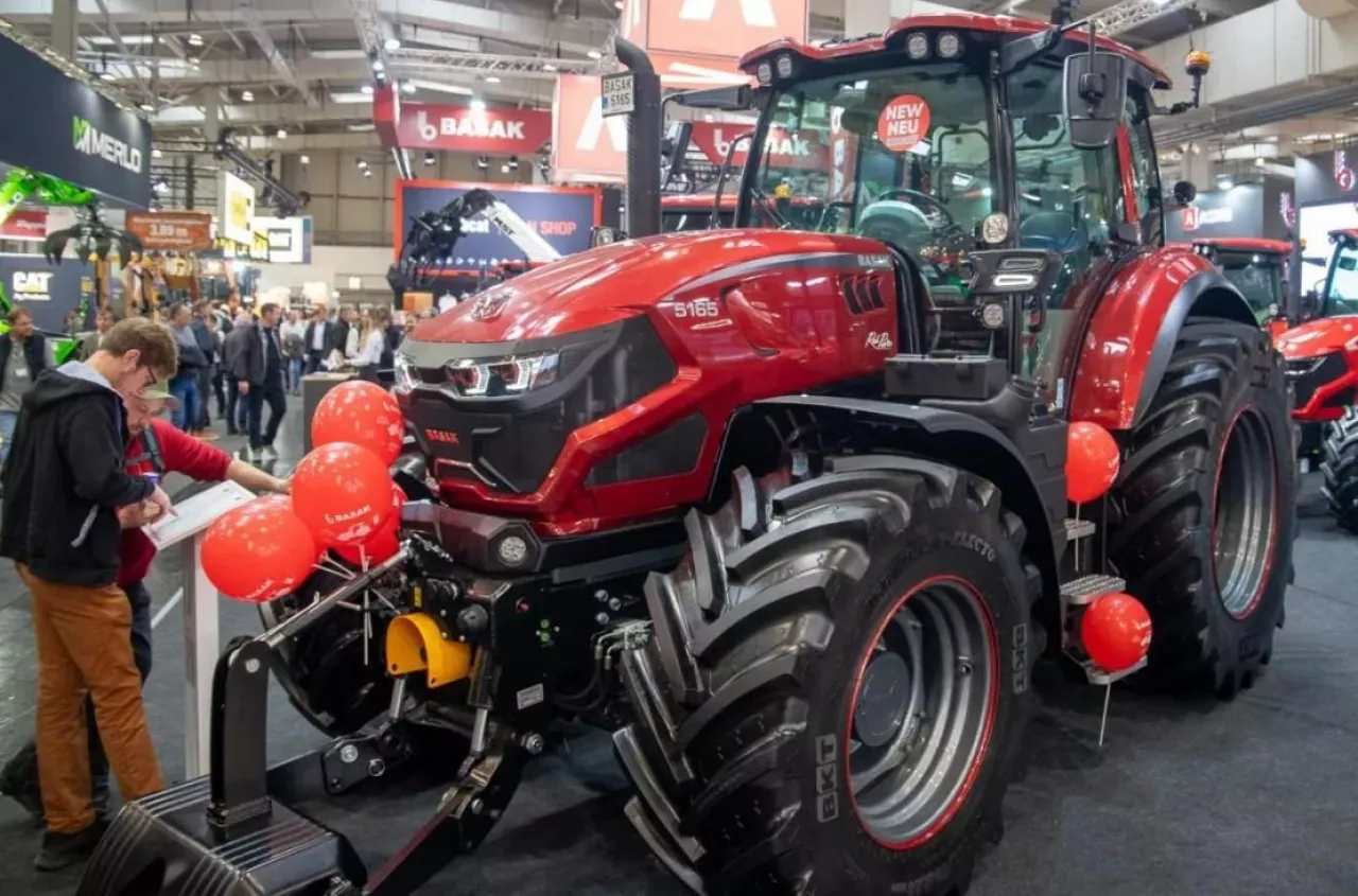 Ciągnik z Turcji Basak zaskakuje wyposażeniem. 155 KM i amortyzacja jak w klasie premium