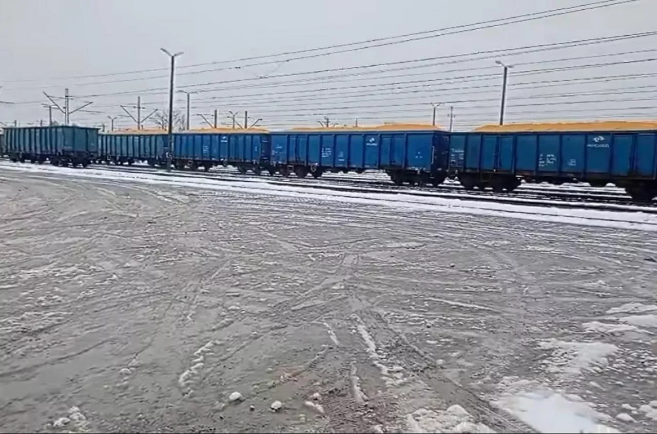 Rolnik znów nagrał pociąg z odkrytą kukurydzą. Co na to państwo?