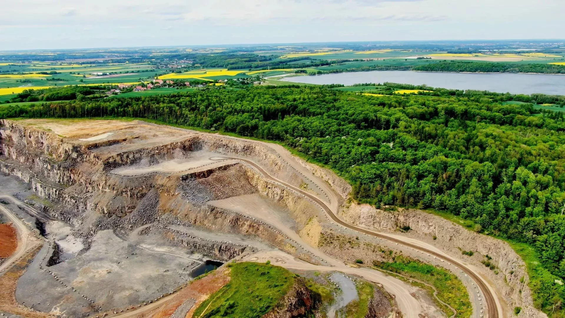 Szkody górnicze na polu. Kiedy roszczenie się przedawnia i co ma zrobić rolnik?