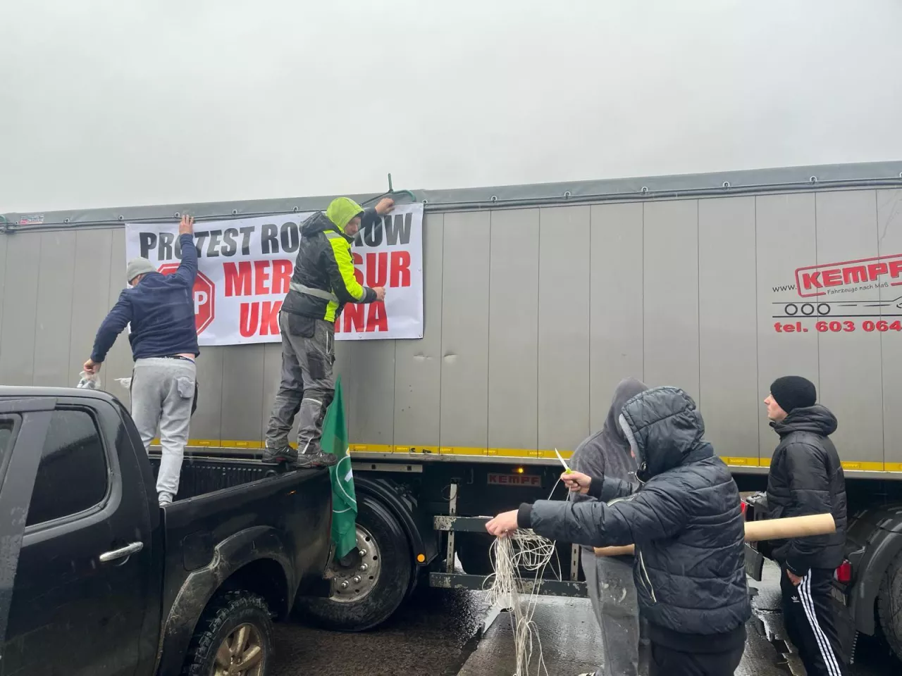 100 ciągników blokuje S3. Rolnicy walczą o rekompensaty. ”Ktoś nas okradł”