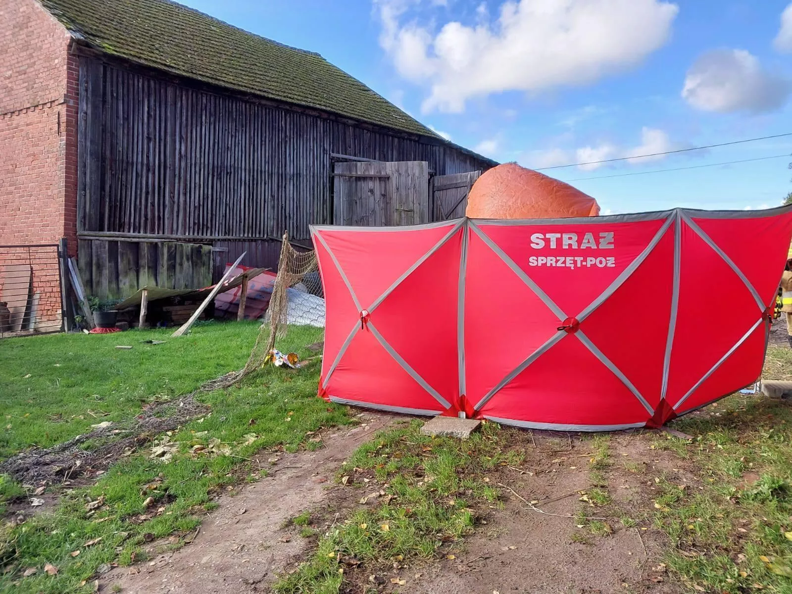 Śmiertelny wypadek w gospodarstwie. Rolnik wciągnięty przez WOM