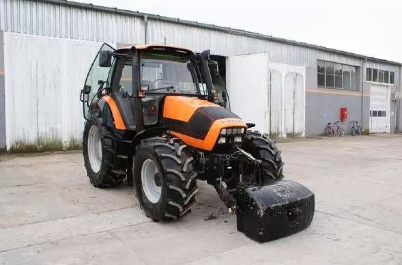 Okazja dla rolników: gminy wyprzedają ciągniki i maszyny. Ceny już od 19 tys. zł