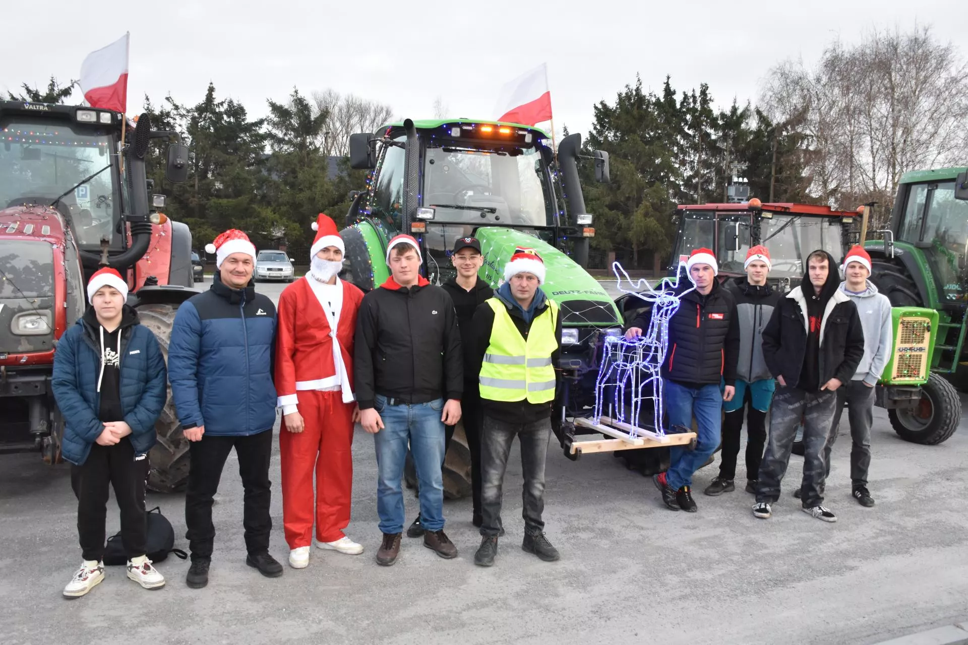 Tysiące świateł, kilkadziesiąt ciągników. Rolnicy zrobili prawdziwe widowisko