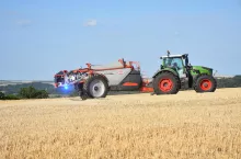 Skrętna oś TRACK MATIC posiada maksymalny kąt skrętu wynoszący 28 stopni