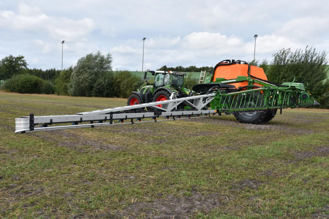 Rozwiązania opracowane przez firmę AMAZONE pozwalają na optymalizowanie dokładności dawki cieczy roboczej zarówno w przypadku aplikacji punktowej, jak i powierzchniowej