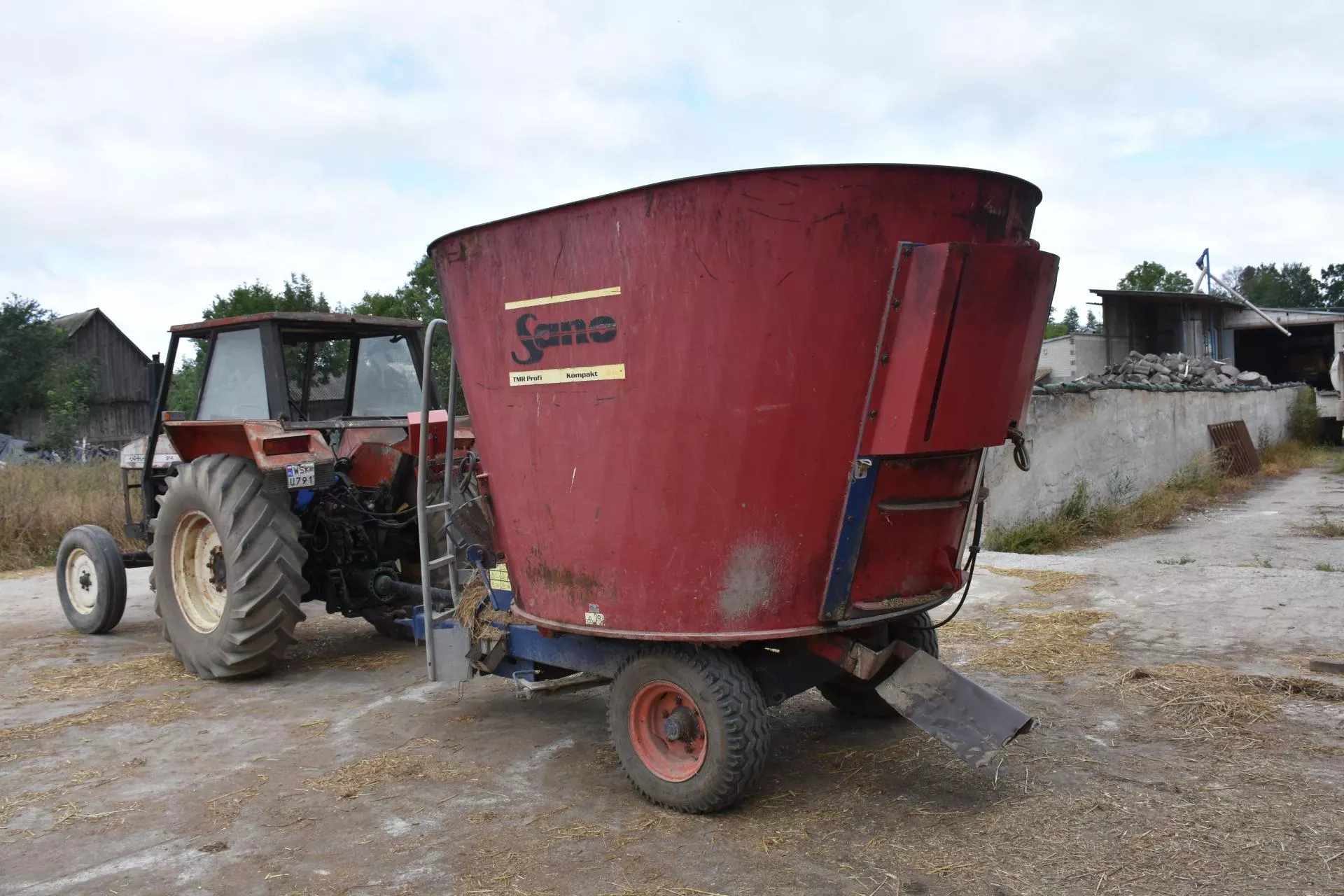 Tępe noże psują TMR. Sprawdź, kiedy trzeba je wymienić