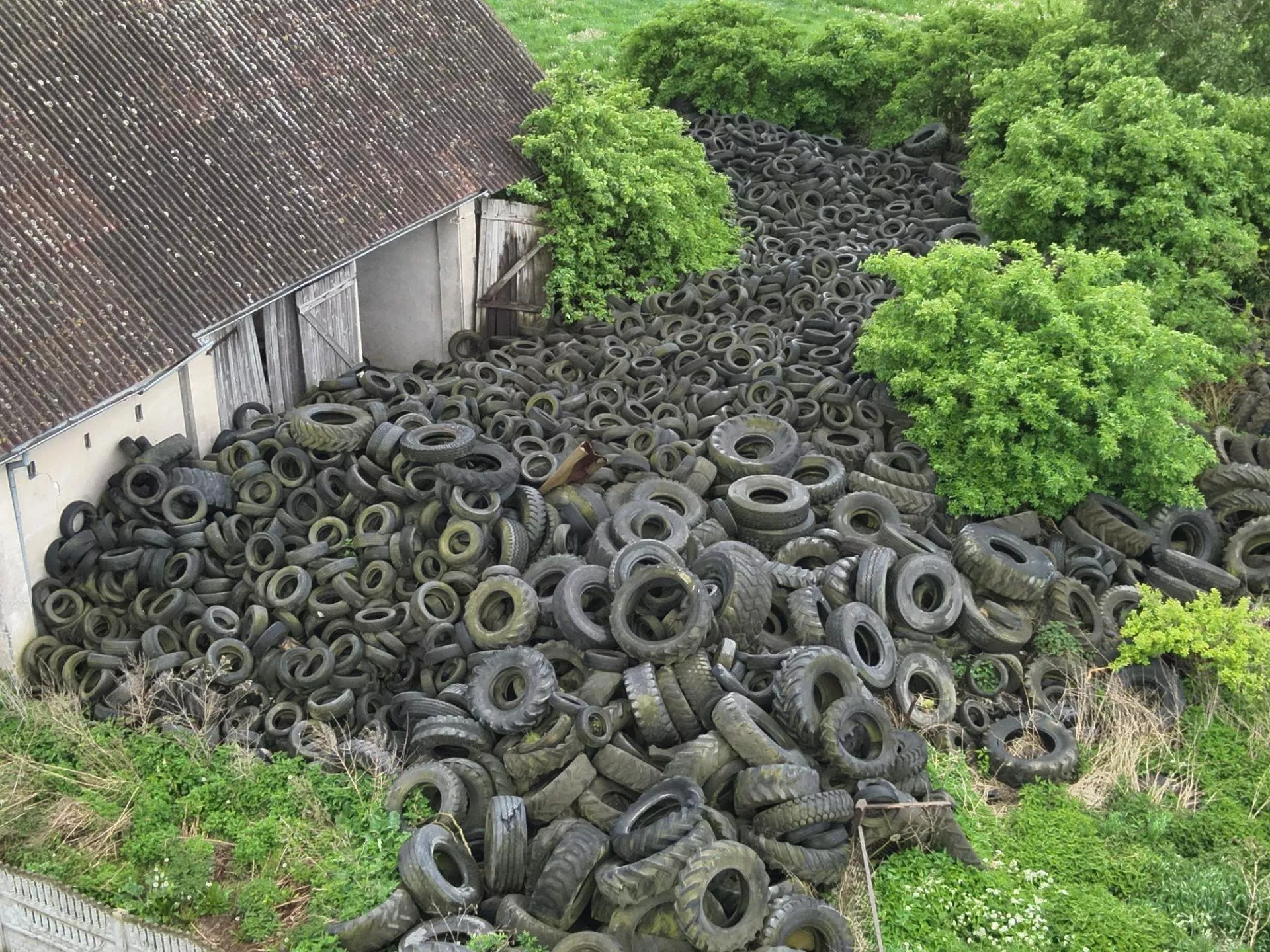 Opony na pryzmach bez pozwoleń? Rząd szykuje zmiany