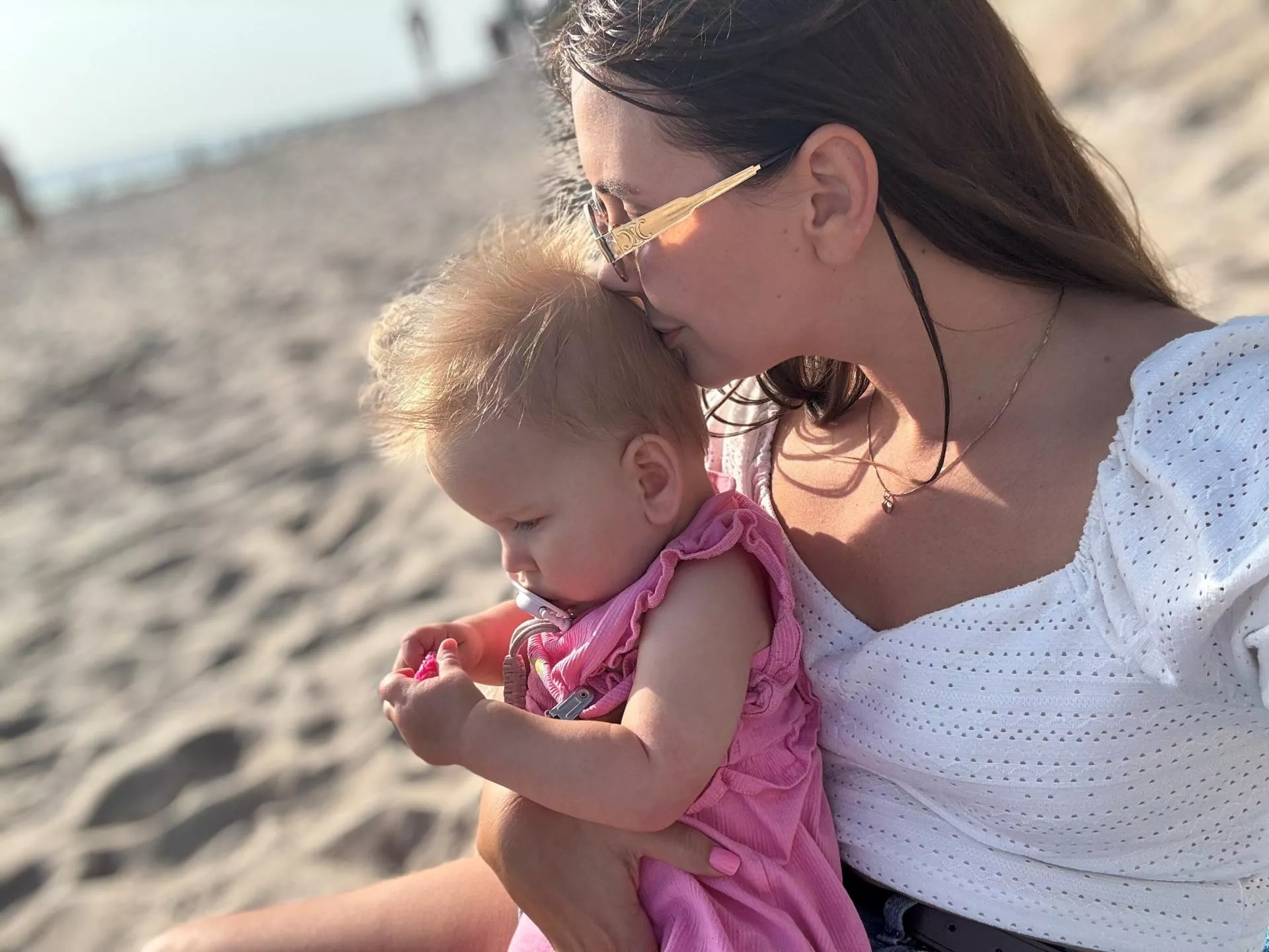 Mała Anielka chce chodzić. Rodzice walczą o jej pierwsze kroki