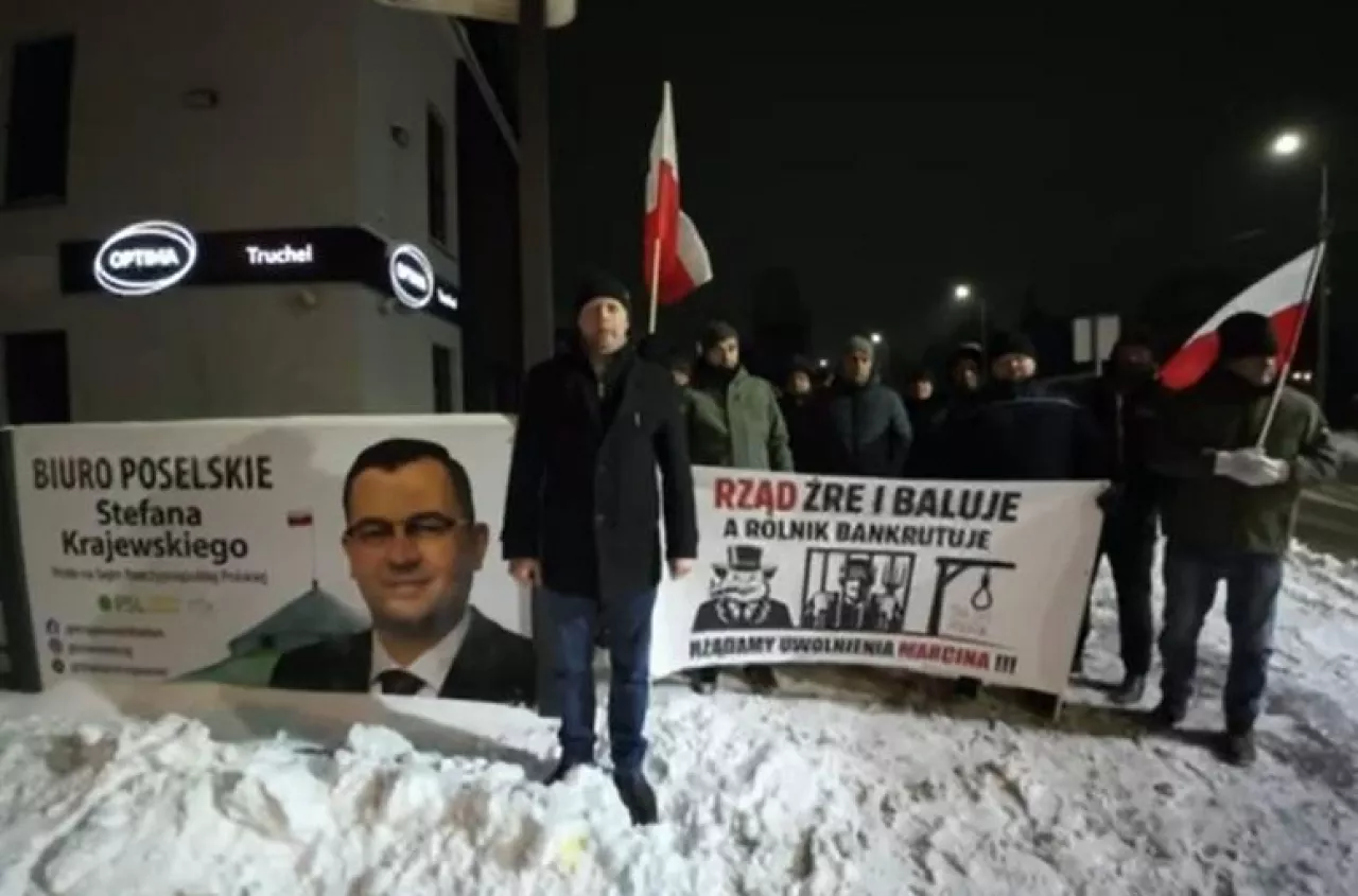 Rolnicy pikietują pod biurem ministra. Bronią kolegi z aresztu