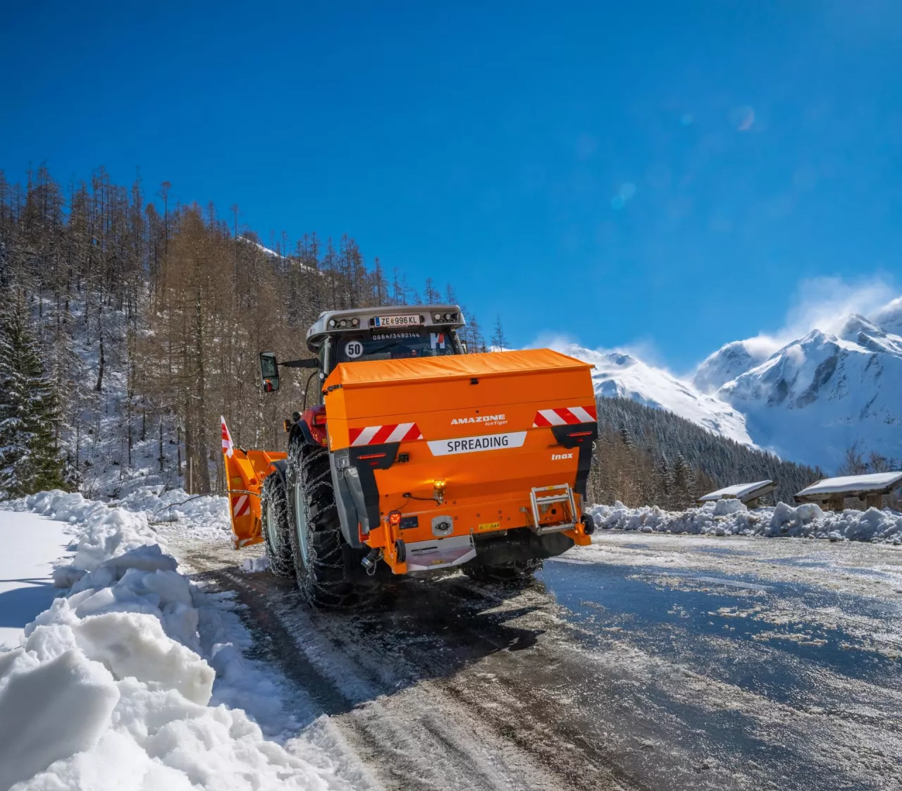 IceTiger Inox nowy rozsiewacz przeznaczony do rozrzucania materiałów na oblodzonych i zaśnieżonych drogach