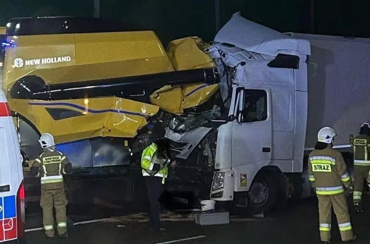 Kombajn na lawecie zmiażdżony. Poważny wypadek pod Lublinem
