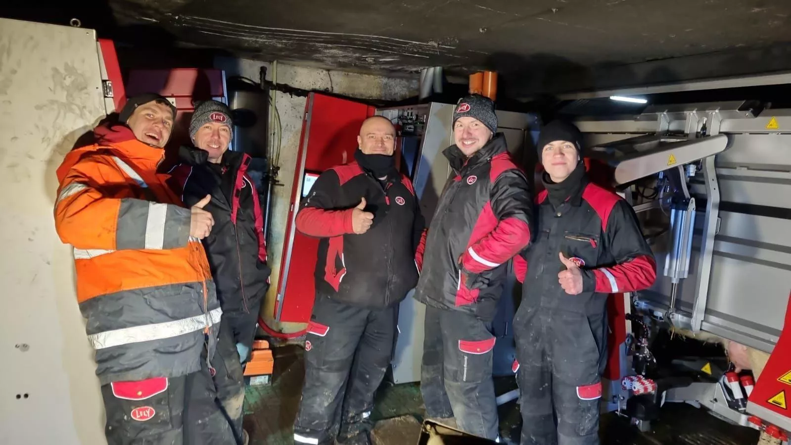 Spłonął robot udojowy. To, co zrobili potem, zaskoczyło wszystkich