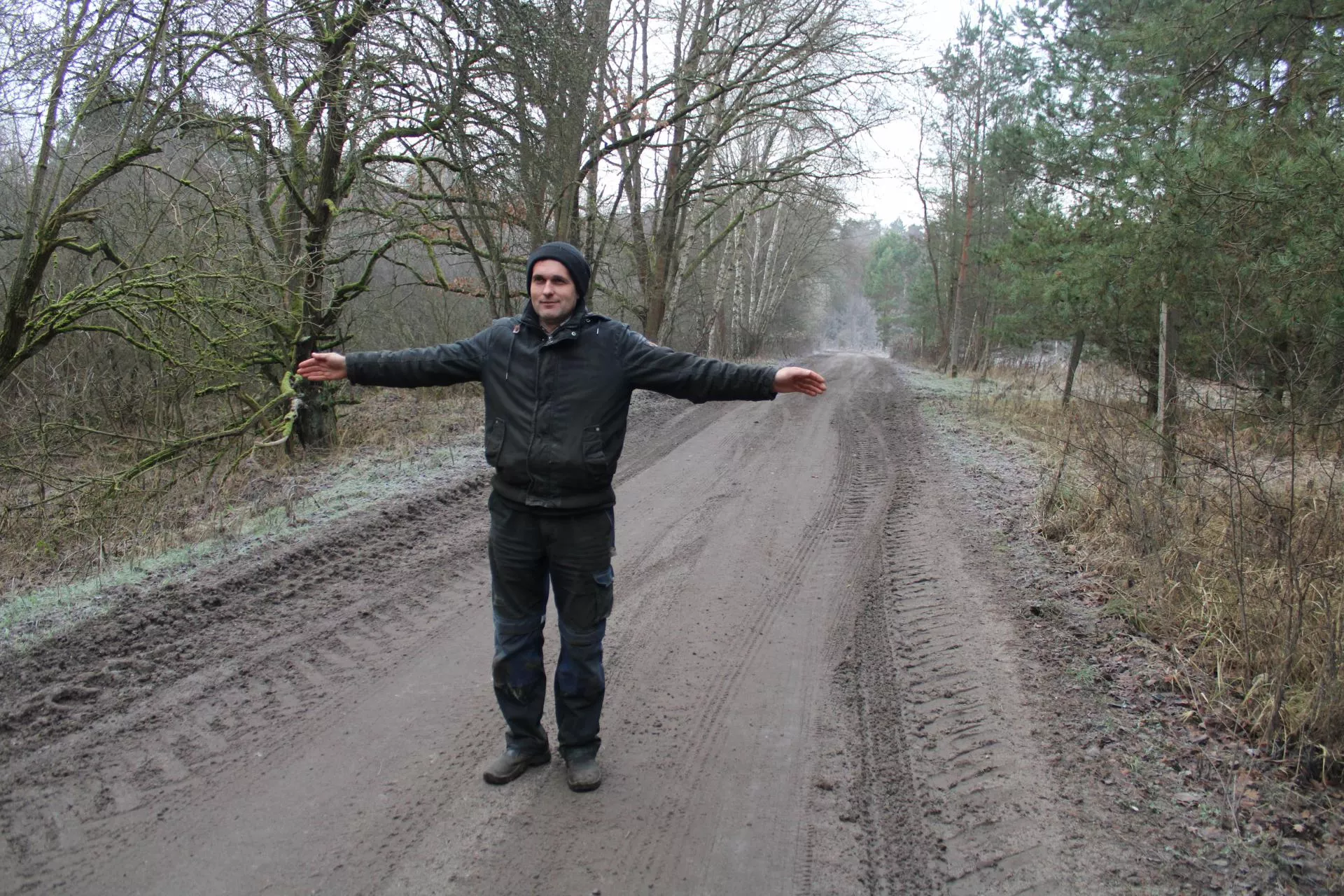 Wyjechał w pole i stanął naprzeciw czołgu. Rolnik: „To się źle skończy”