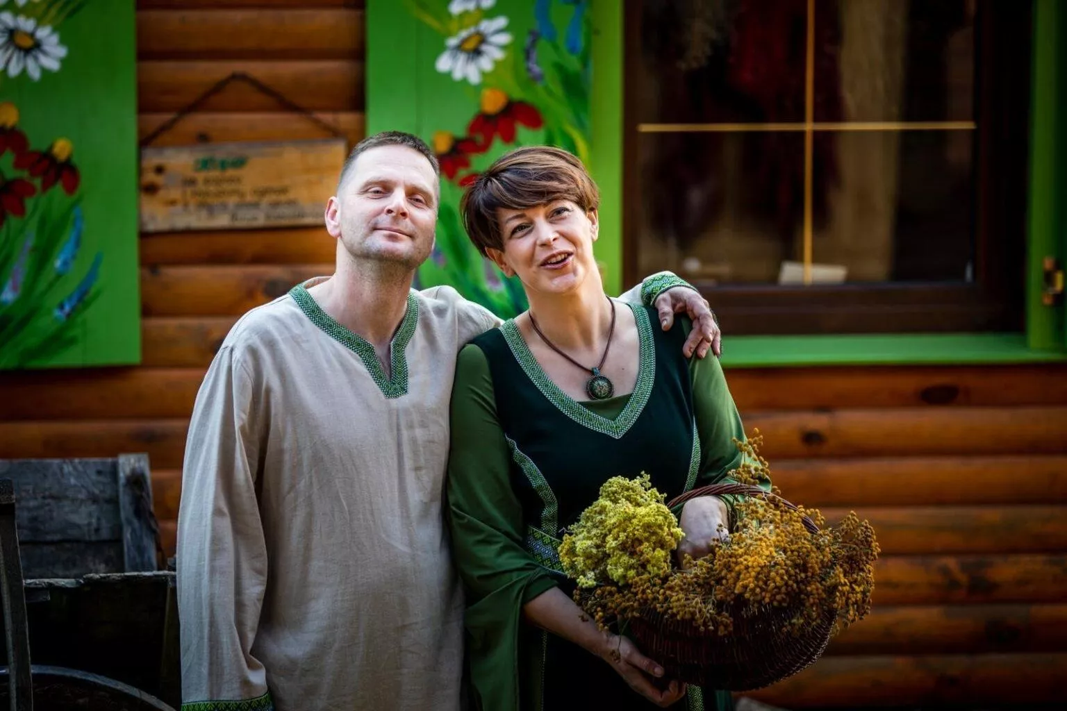 Stara stodoła miała zniknąć. Dziś przyjeżdżają tu ludzie z całego świata