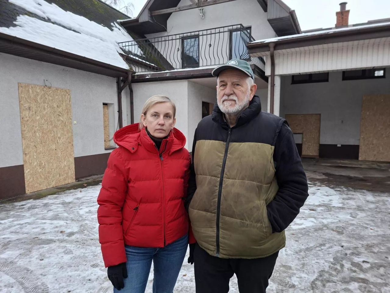 Sylwia Szymańczak wraz z tatą Tadeuszem. Rodzina 4 lutego została wywłaszczona pod lotnisko CPK.