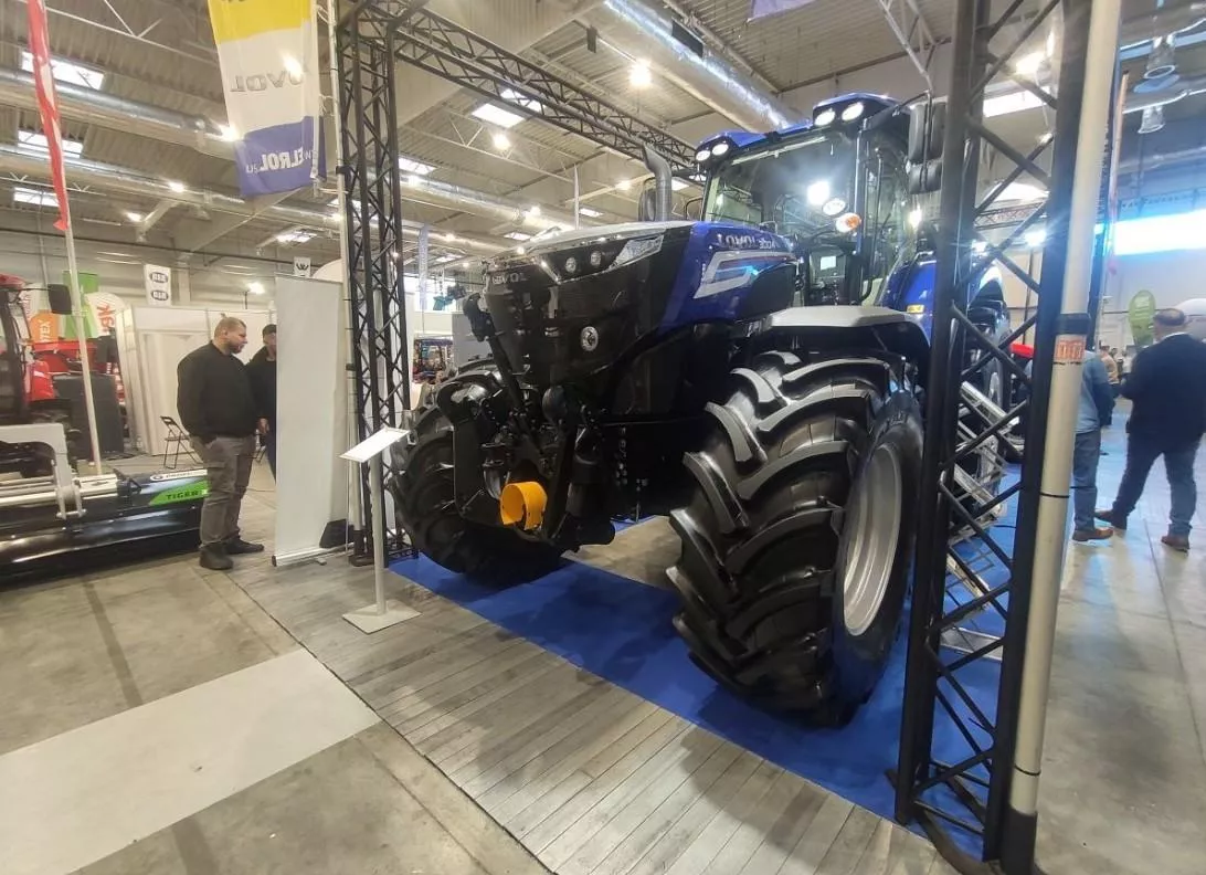 Nowy Lovol z Chin w Polsce. Ile kosztuje 300-konny ciągnik?