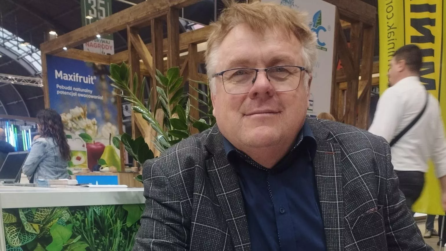 Z 10 ha zostało 5. Sprzedał jabłka, na pieniądze czeka 3 miesiące