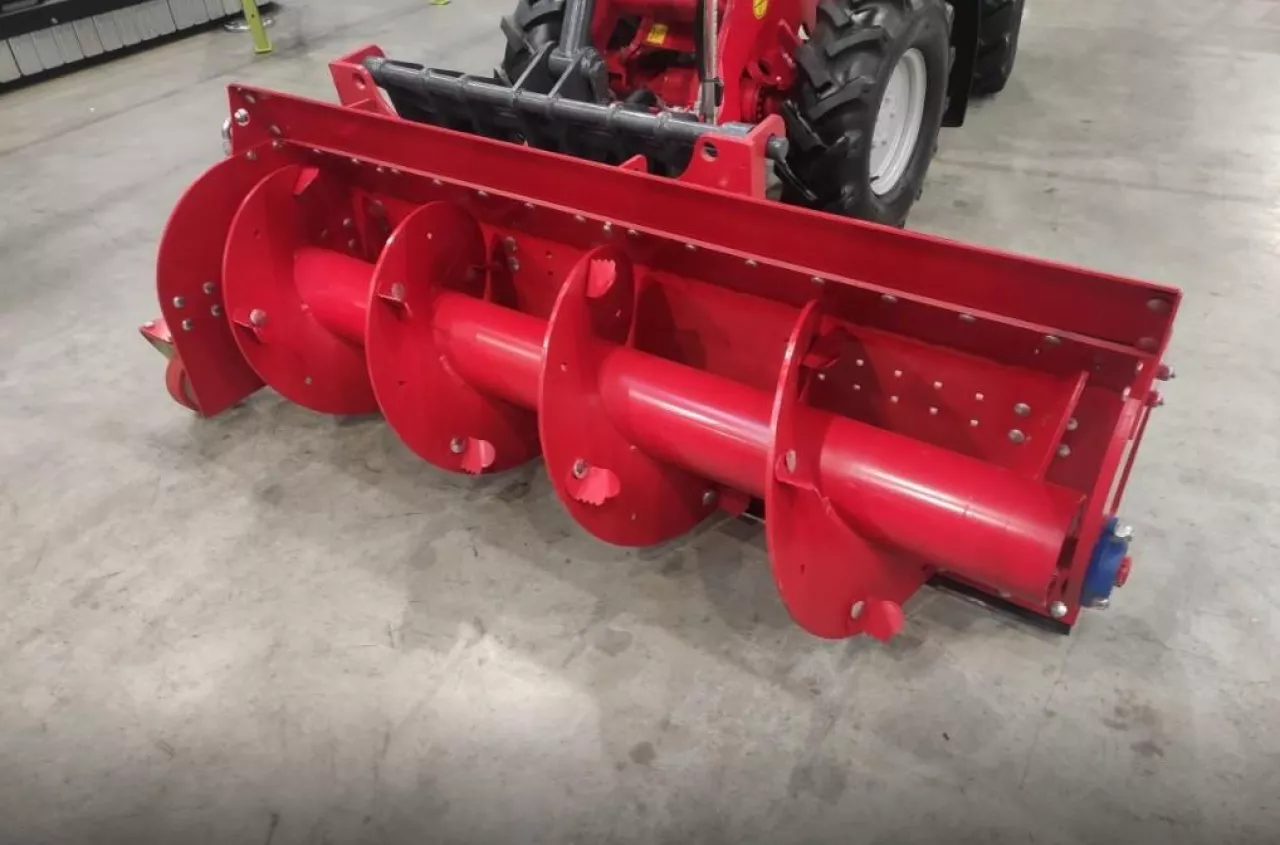 Podgarniacz paszy za 8 tys. zł. Czy turecki Fimaks naprawdę się opłaca?