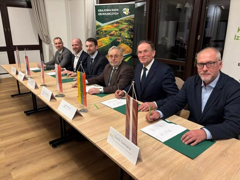 Ceny mleka spadają. KE uruchomi rezerwę rolną?