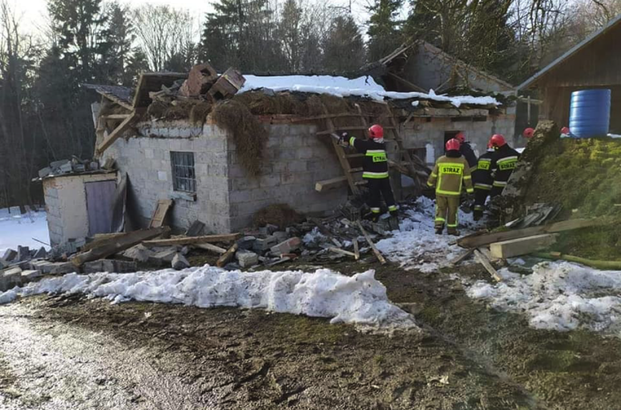 Zawalił się dach dzierżawionego budynku. Kto zapłaci za remont?
