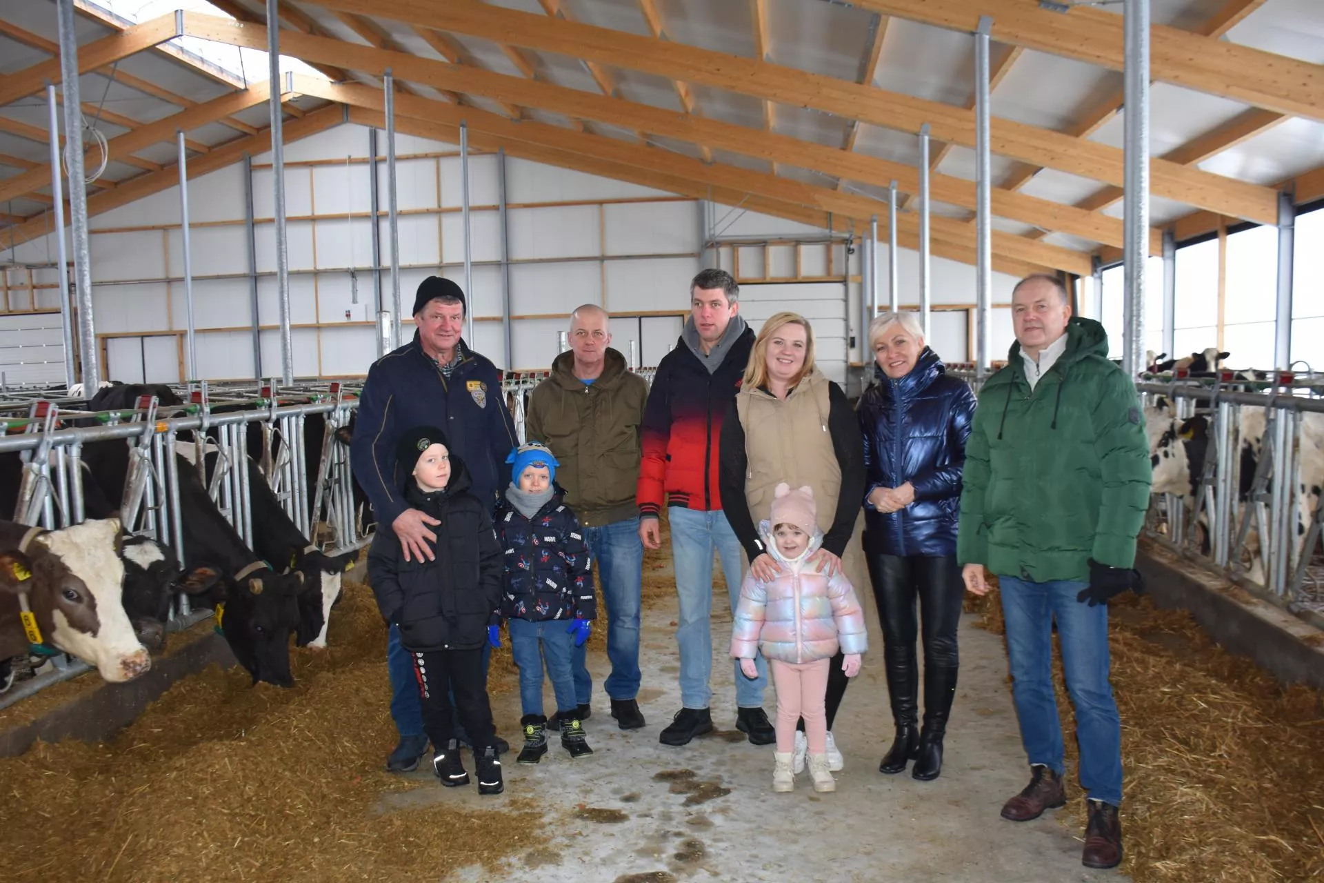 Doją 40 krów na raz bez karuzeli. „I 300 wydoimy, jak trzeba”