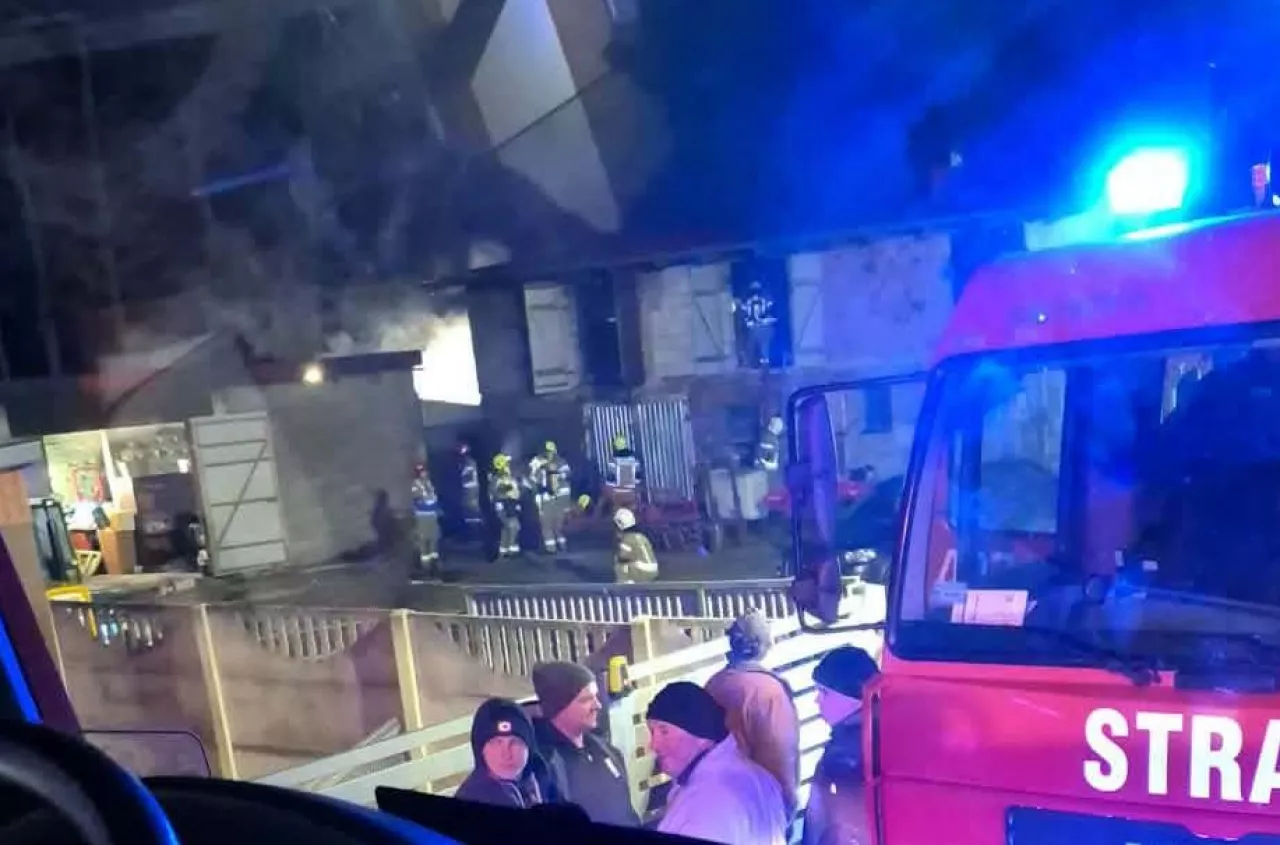 Spłonął budynek gospodarczy, a w nim m.in. sprzęt rolniczy